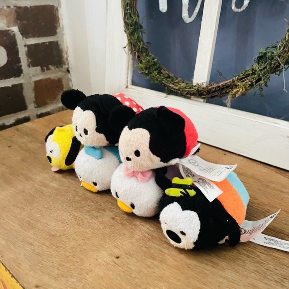 Disney Tsum Tsum Fab 5 plus Pluto - Picture 2 of 4